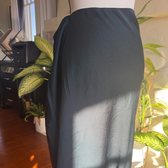 Universal Standard Diane Satin Midi Bias Skirt Deep Sea - Picture 5 of 8